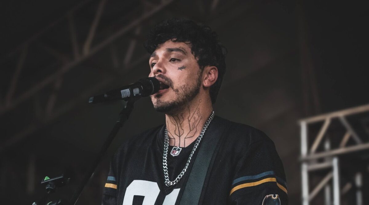 ROMA9 encerra 2024 com o EP “Lo-Fi9”, trazendo releituras Lo-Fi de clássicos da MPB que revelam seu lado experimental e introspectivo.