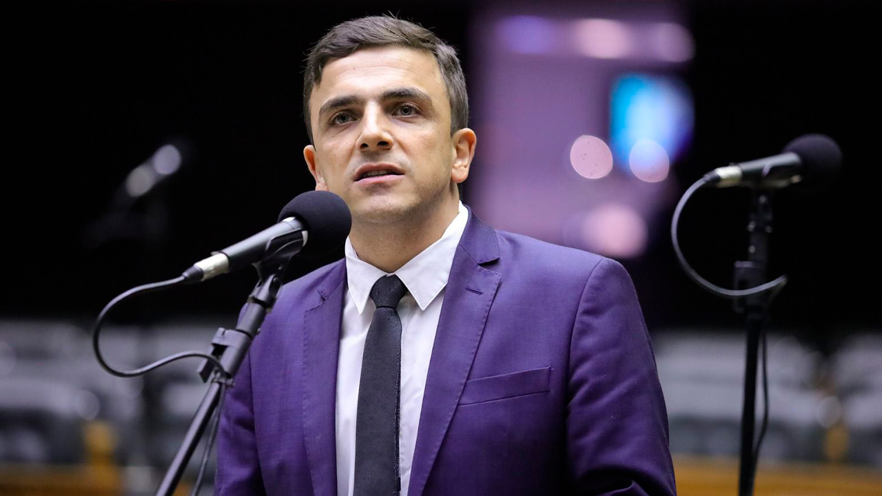 Deputado Aliel Machado participa de simpósio e debate regulação dos mercados digitais