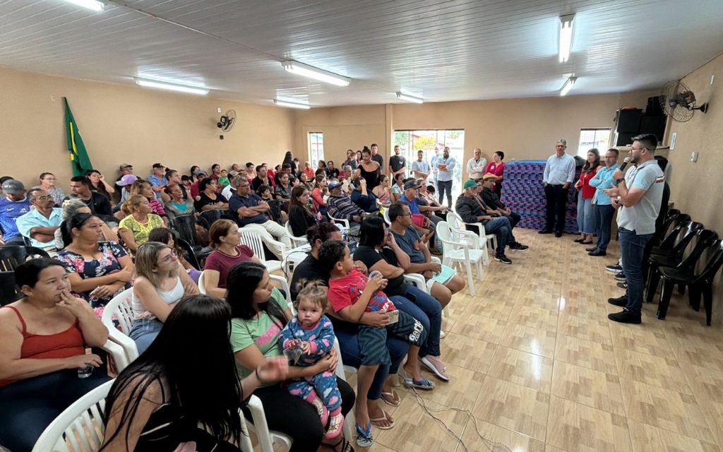 Famílias do Ouro Verde participam de evento sobre regularização de imóveis e ligação de água