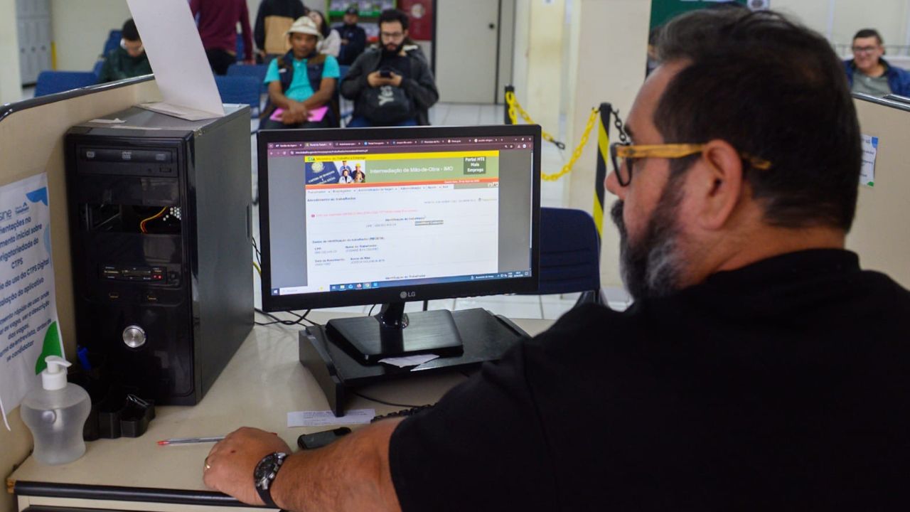 Agência do Trabalhador promove entrevista para mais de 30 vagas de auxiliar de produção nesta quinta (30)