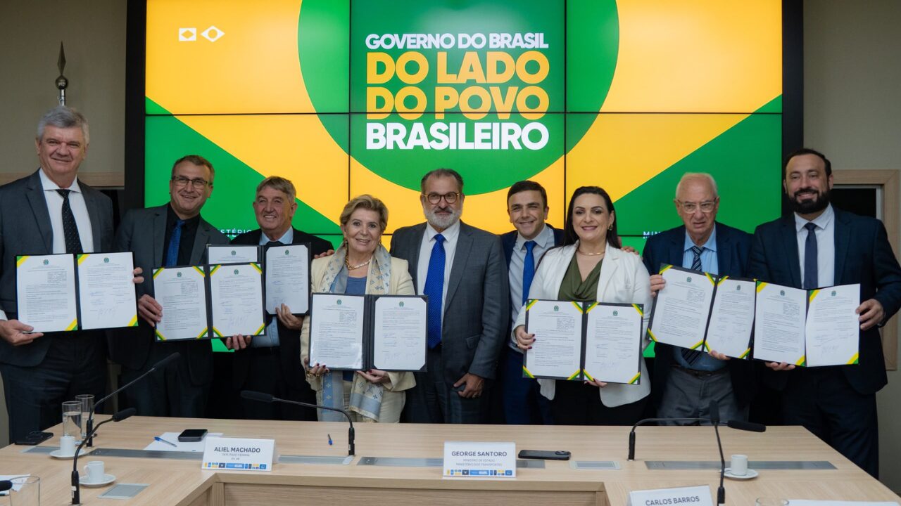 Aliel Machado e prefeitos anunciam cessão de ferrovias inativas aos municípios dos Campos Gerais
