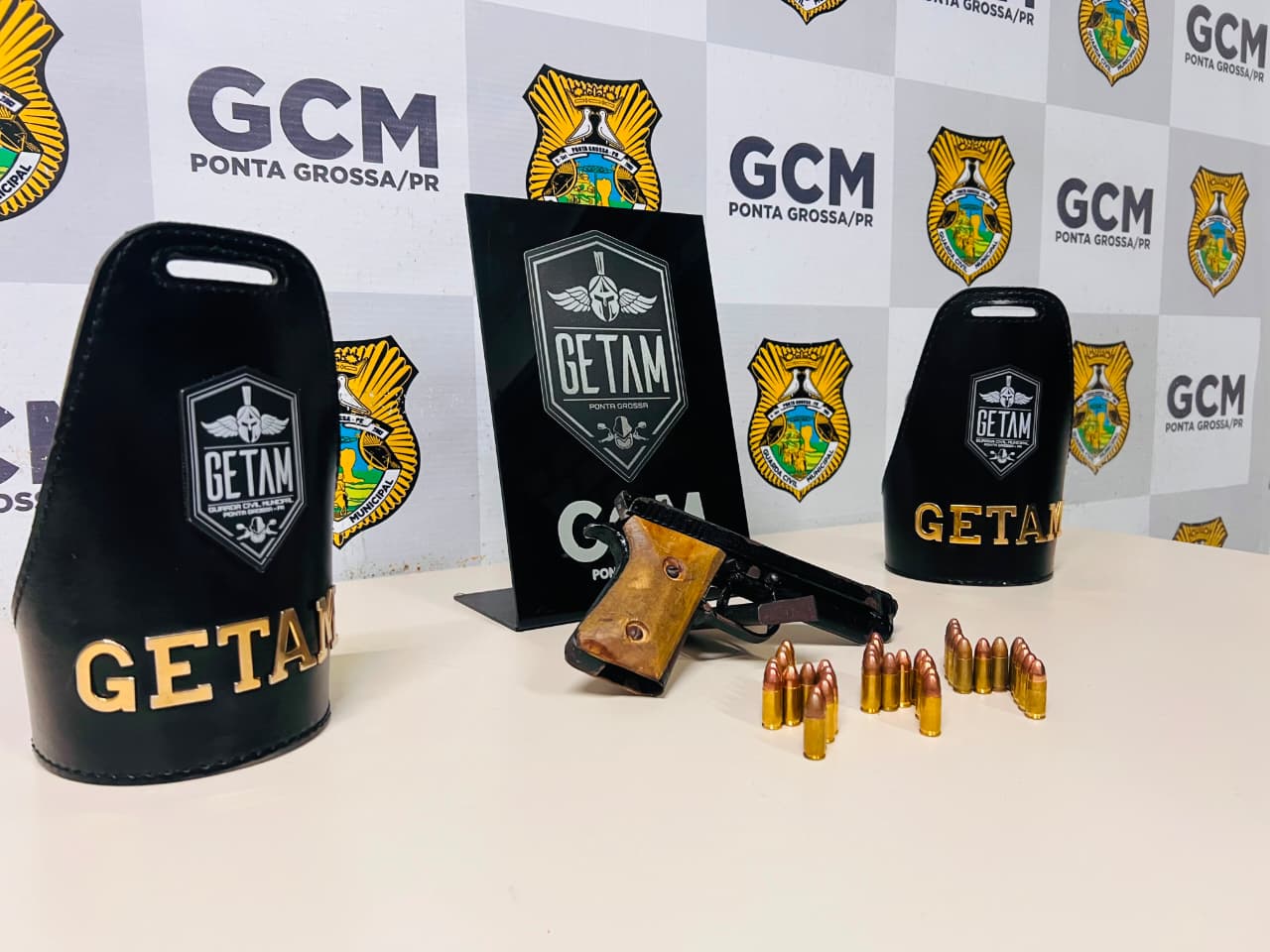 Guarda Municipal prende suspeito caminhando com pistola carregada em Ponta Grossa