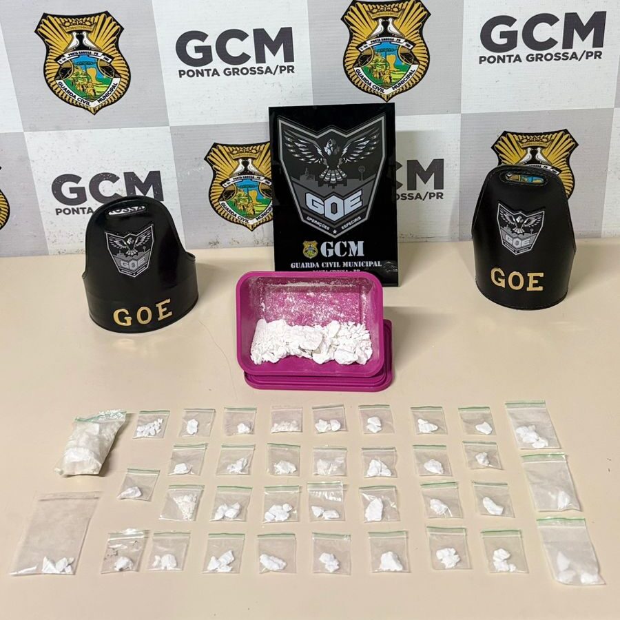 Motociclista foge da GCM, mas equipe rastreia placa e apreende quase 200g de cocaína no Jd. Carvalho
