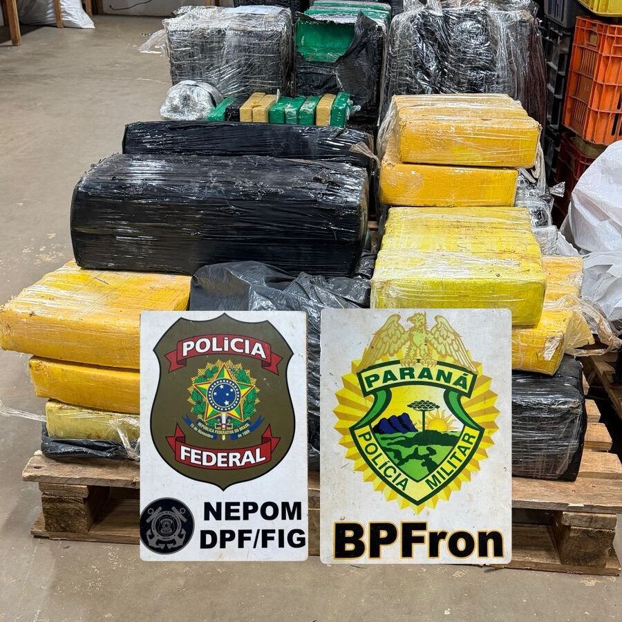PMPR e PF apreendem mais de 237 quilos de maconha após interceptarem barco vindo do Paraguai