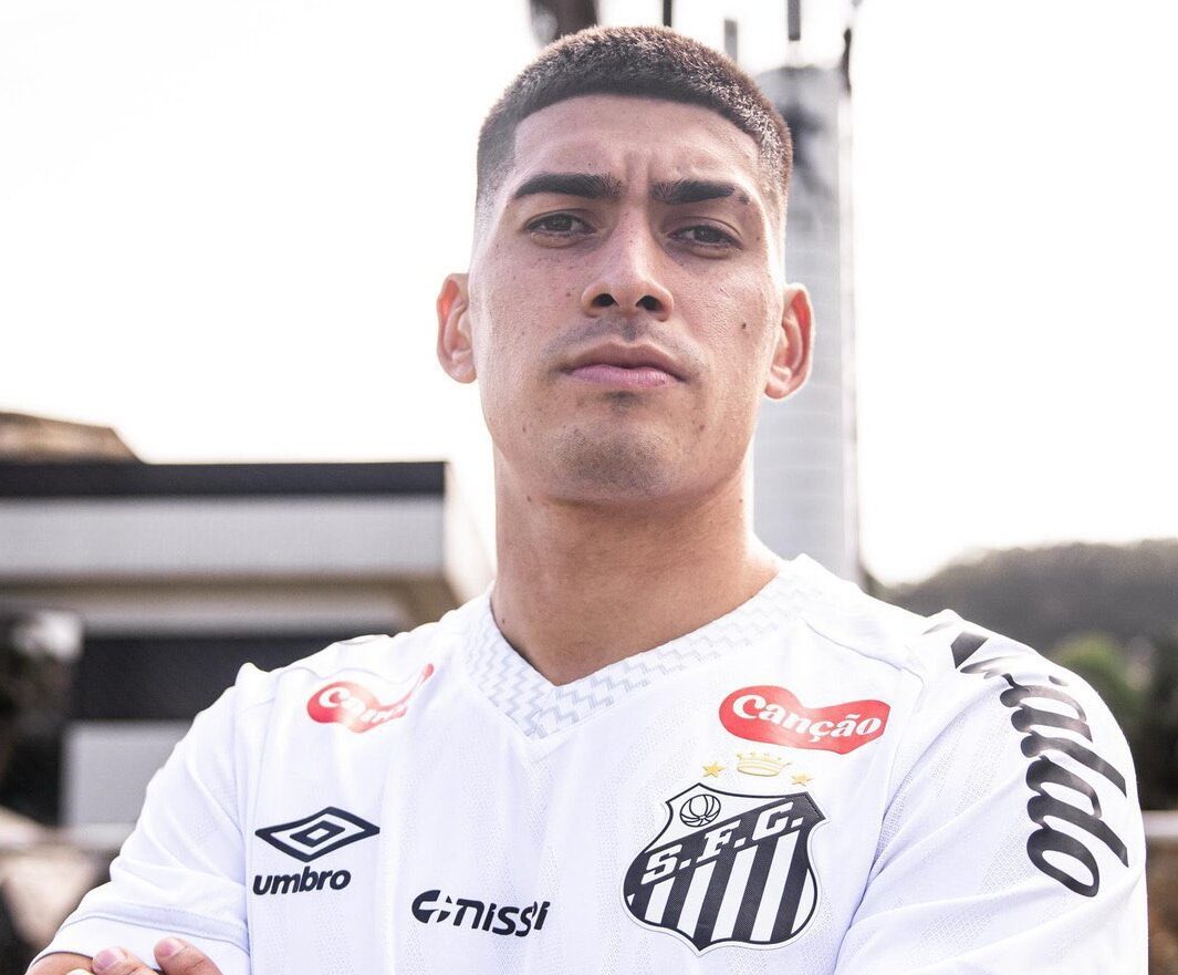Racing busca acordo por Adonis Frías, do Santos