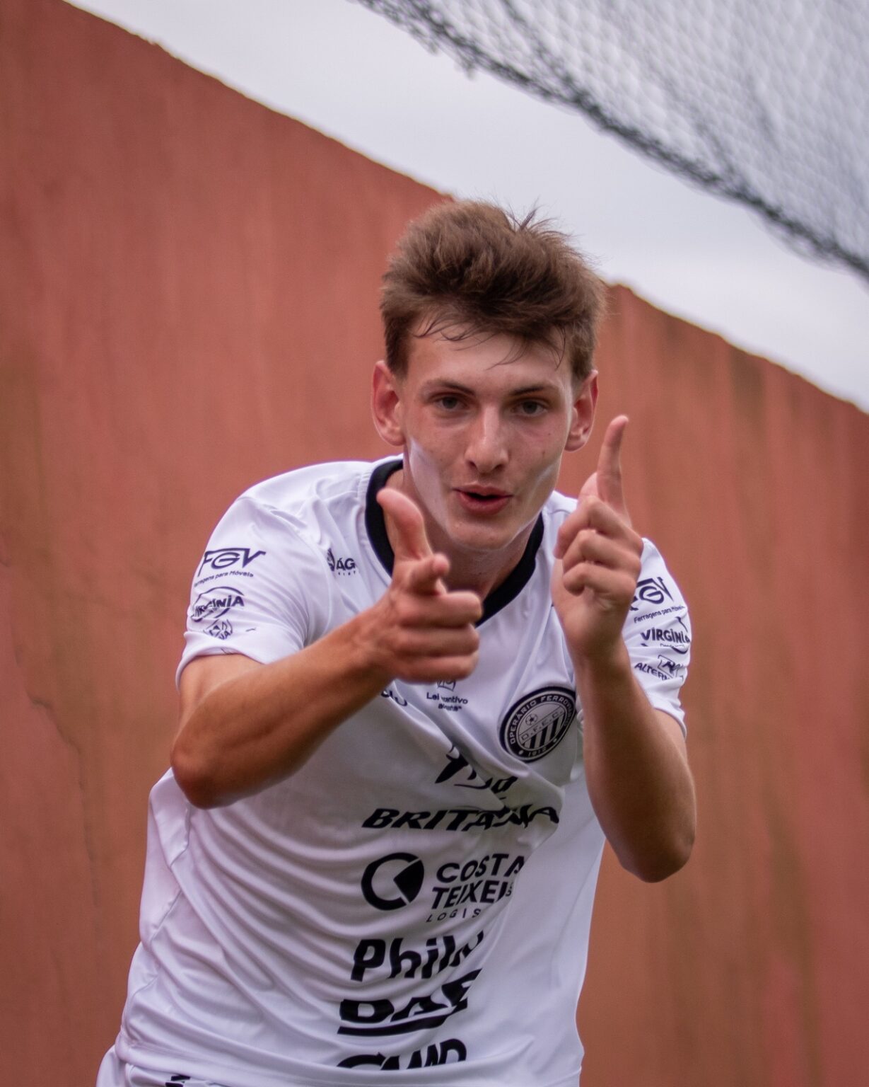 Com dois gols de atacante que passou pelo Bayern, Operário vence o Samas na estreia da Copa Paraná Sub-20