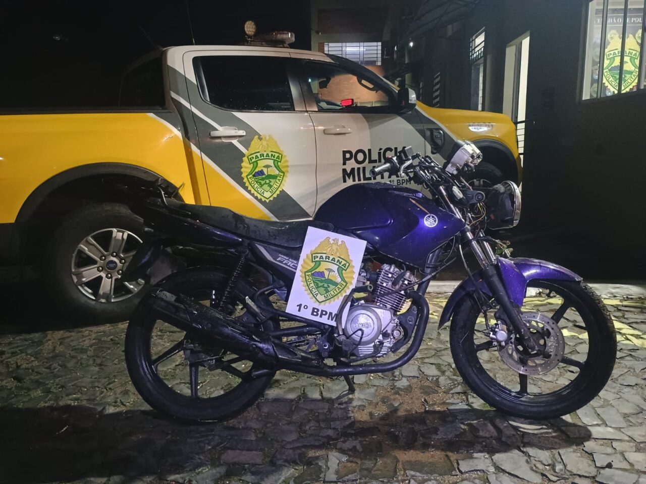 Polícia Militar recupera motocicleta furtada escondida em área de mata em Uvaranas
