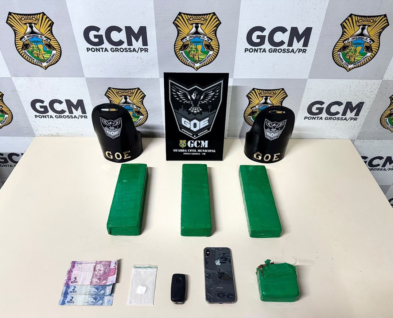 Jovem de 19 anos é preso com cerca de 3 kg de maconha em Uvaranas